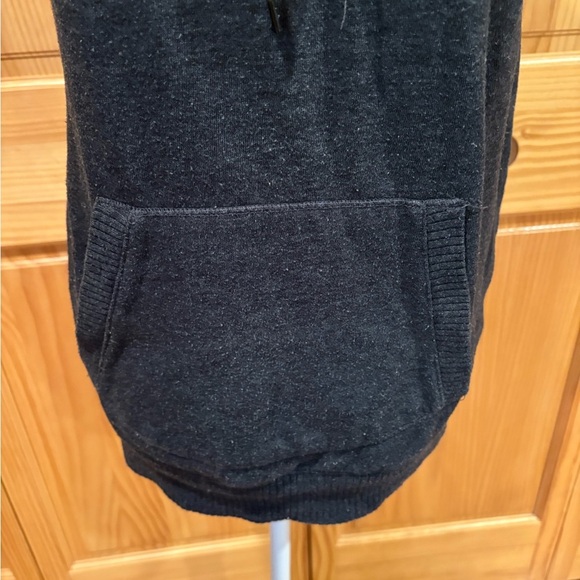 Calvin Klein PERFORMANCE Sleeveless Black Cowl Neck vest with front pocket - Picture 3 of 10